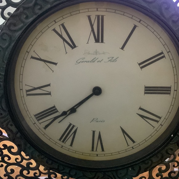 Green with a touch of Gold Wall Clock. - Picture 3 of 11